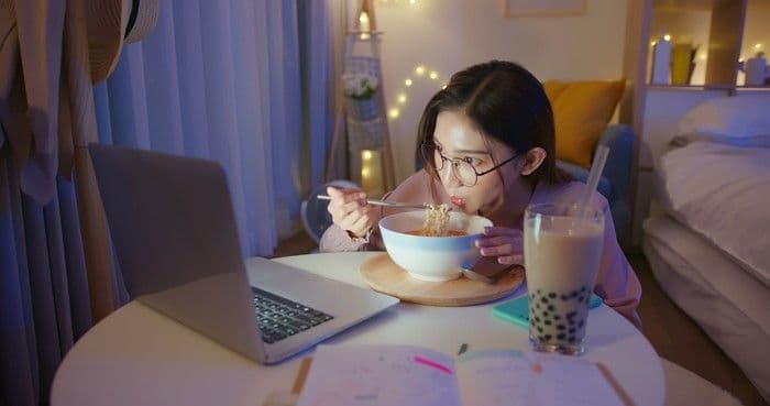 Peneliti Ungkap Alasan Anak Muda Kini Makin Sering Begadang